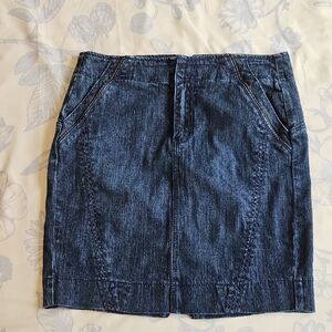 DKNY Jeans Zippered accent Denim Blue Skirt size 10